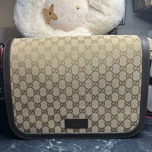 Gucci crossbody messenger